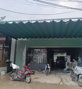 Mái hiên trước nhà