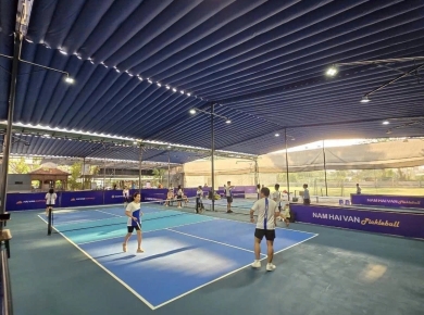 Thi công mái che sân pickleball